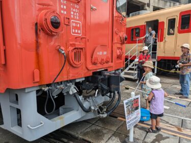 洗車体験をする子どもたち