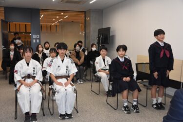 抱負を述べる選手たち