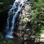 涼感あふれる布滝=岡山県津山市で