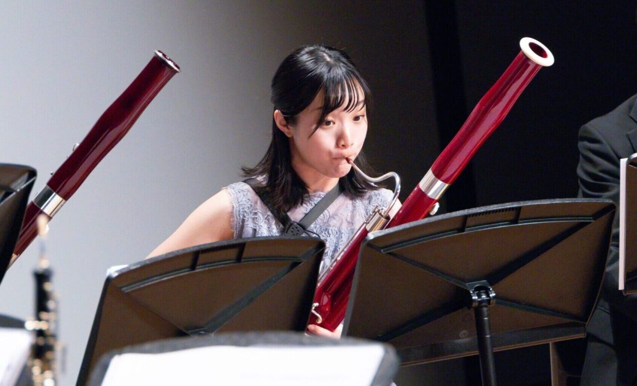 ファゴットを演奏する廣幡さん（中央）