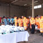 交通安全を祈願する出席者たち