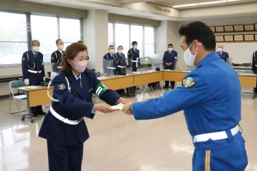 高齢者の死亡事故無くそう　交通警察協助員43人を委嘱　「事故抑止に啓発を」／岡山・津山市