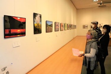 第５回「フォトサークル四季写真展」が新魚町のアルネ津山４階・アートギャラリーで開催