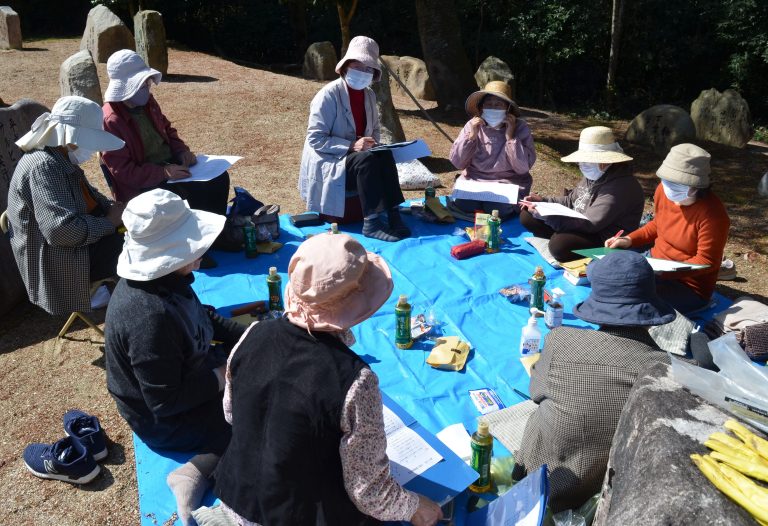 鏡野町　「句碑の森」で観桜句会開催