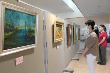 個性光る絵画34点　地域のサークルが作品展　色鉛筆画やパステル画など／岡山・美咲町