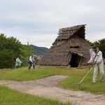 沼遺跡で清掃奉仕に汗を流す津山やよいライオンズクラブメンバーら