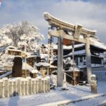 すっぽりと雪化粧した出雲大社美作分院=岡山県津山市で
