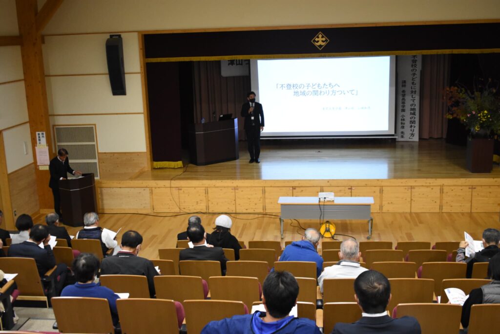 講演する希望高等学園津山校の小林さん