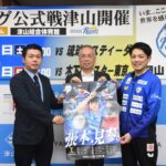 谷口市長を表敬訪問した白神総合監督と大西執行役員=岡山県津山市で