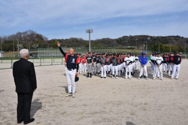 シーズン突入　津山ソフトボール協会開幕　早速快音が響く／岡山・津山市　　