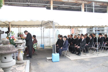 しめやかに行われた畜魂祭=岡山県津山市で