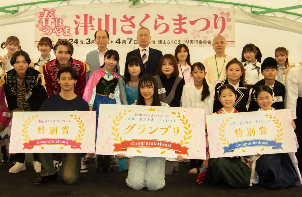 前列左から特別賞・山本恵大さん、グランプリ・各務茉由子さん、特別賞・M2K2Mさん
