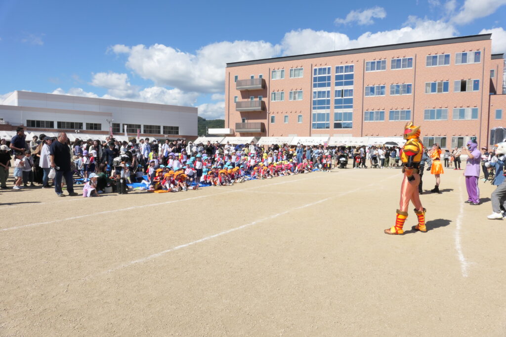 来場者を楽しませたミマダインヒーローショー