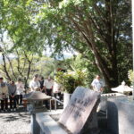 原爆投下時刻に黙とうを捧げる岡山県原爆被爆者会津山支部の会員ら＝岡山県津山市で
