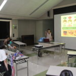 虫歯予防にもつながる「あいうべ体操」について学ぶ参加者