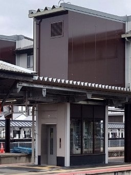 ＪＲ津山駅に完成するエレベーター（ＪＲ西日本岡山支社提供）