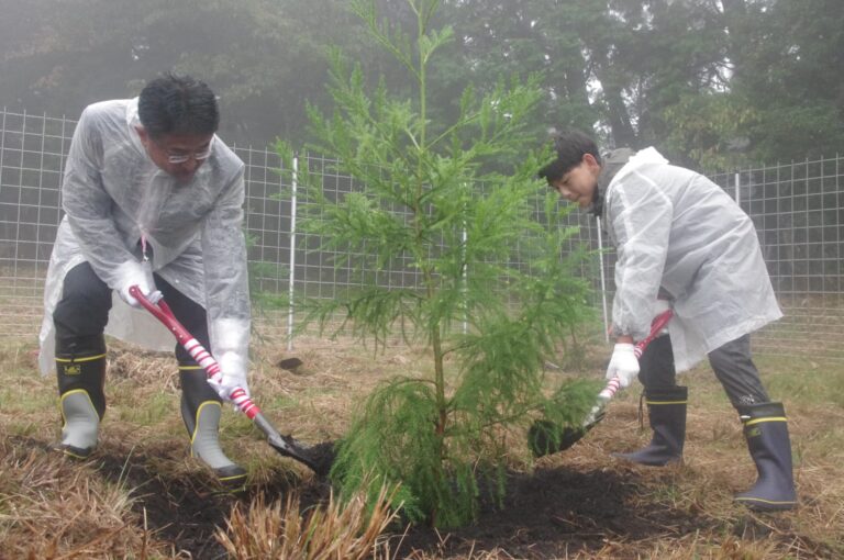 阿波地内で開かれた定植セレモニー