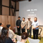 左から光岡さん、簗瀬さん、山崎監督、山本所長=岡山県津山市で