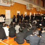 グループ発表する生徒