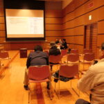 計画案に対して意見を述べる参加者=岡山県鏡野町で