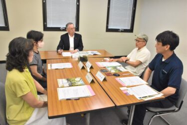 「津山まち博」に向け、谷口市長と意見を交わす参加者=岡山県津山市で