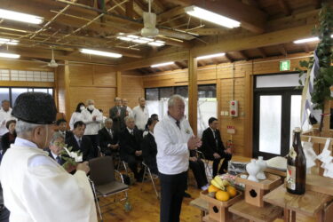 シーズンを前に登山の安全を祈願する関係者