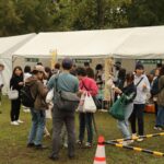 にぎわうMARUIフードフェスタの会場