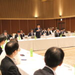 あいさつする伊原木知事＝岡山県津山市で