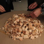 美作市産針葉樹で生成した木材チップ