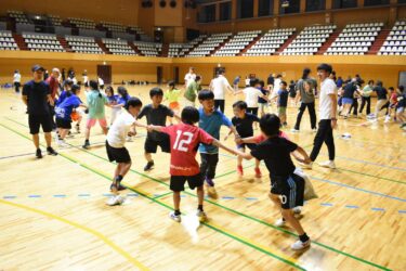 楽しみながら体を動かす　就実大学教授がスポ少団員へ実技指導／岡山・津山市