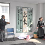 国枝さんが母校に寄贈した書アート「志氣（しき）」=岡山県津山市で