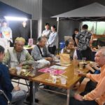 一足先に夏祭り気分を満喫する参加者たち
