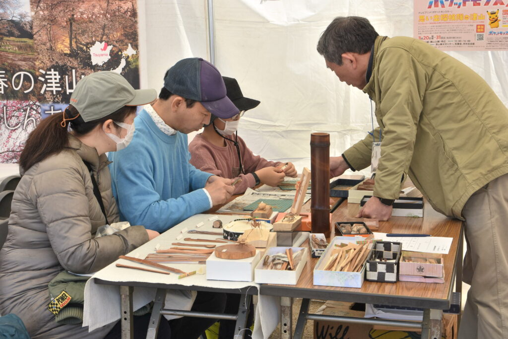 ワークショップを楽しむ来場者