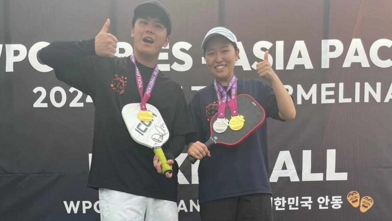 韓国での国際大会で優勝した高橋さん、山戸さんペア