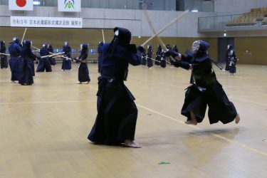 武蔵武道館の鏡開き式と剣道の初稽古／岡山・美作市