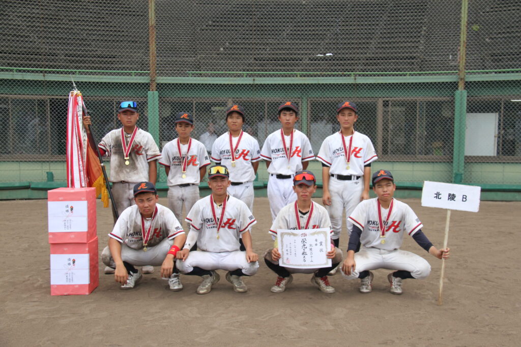 優勝を飾った北陵Bの選手たち