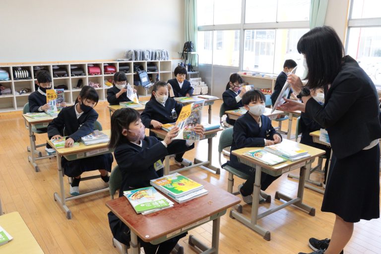 津山市立の全小中学校35校で７日、本年度１学期の始業式