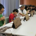 真剣な面持ちで試合に臨む参加者