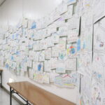 環境を守ろうと呼びかける小学生の環境絵馬