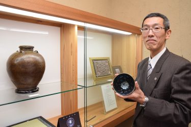 鈴木禎三さん（48）の開窯20周年記念展