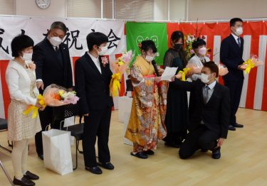 津山ひかり学園新成人を祝う会
