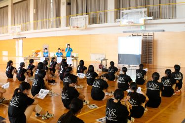 岡山シーガルズの選手らを招いた食育指導 市内中学校で開催