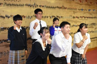 第77回国民体育大会に出場する津山市関係の選手・監督ら13競技42人の激励会