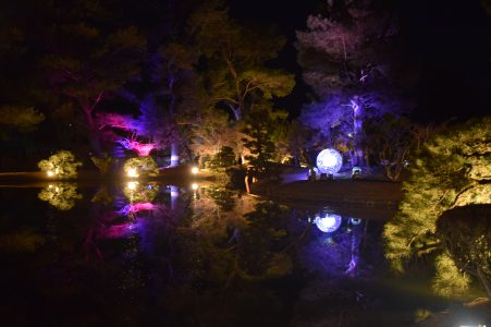 水面に広がる幻想的な風景