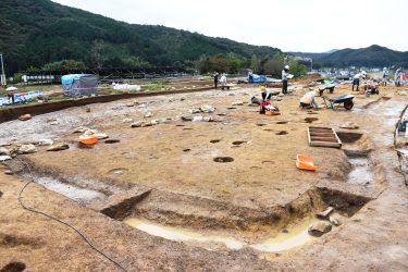 高尾宮ノ前遺跡 室町を中心とする時期と考えられる屋敷地の跡が検出