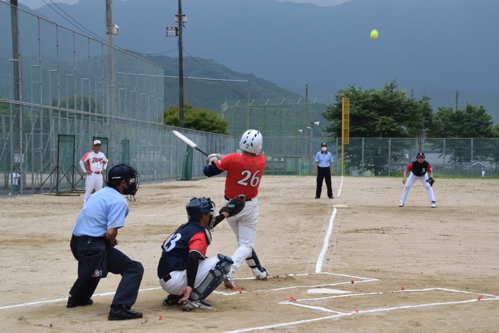 熱戦が繰り広げられたＡクラス決勝（津山クラブー坂本建設）