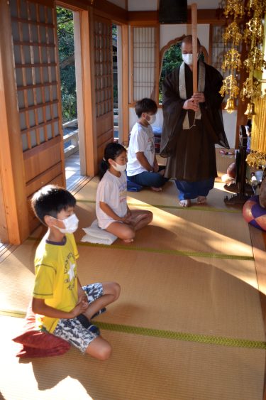 慈恩寺　「朝の座禅会」