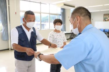 松下洋子さんと奥山英樹さん　高齢者救助で県善行賞受賞