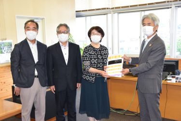 エスパス合唱団　練習用音楽ＣＤを岡山県真庭市内26小中学校に寄付