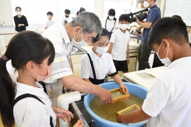 横野和紙の紙すき体験